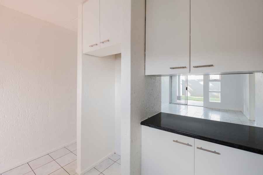 2 Bedroom Property for Sale in Mulbarton Gauteng