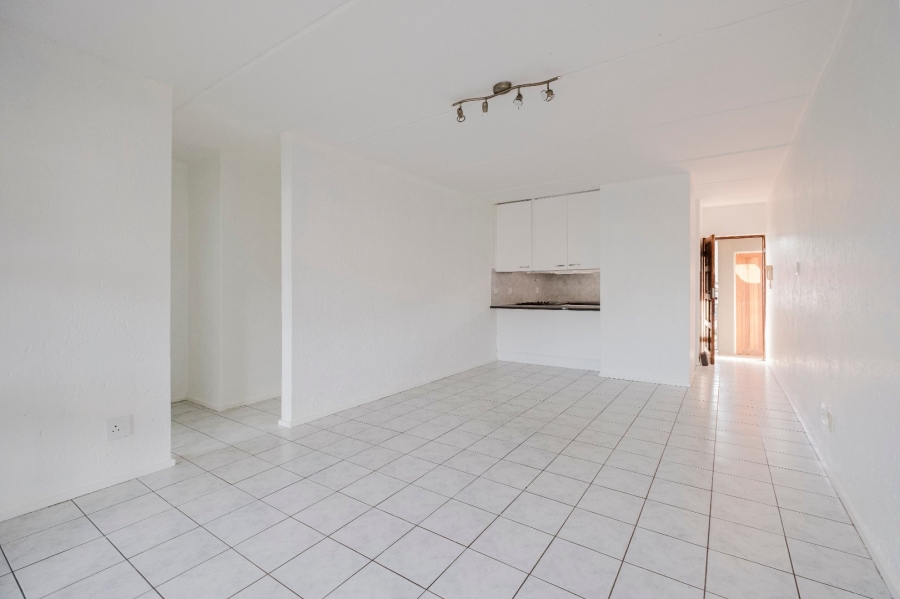 2 Bedroom Property for Sale in Mulbarton Gauteng