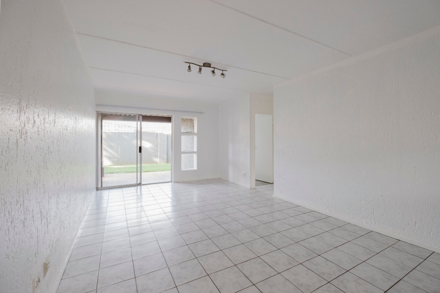 2 Bedroom Property for Sale in Mulbarton Gauteng