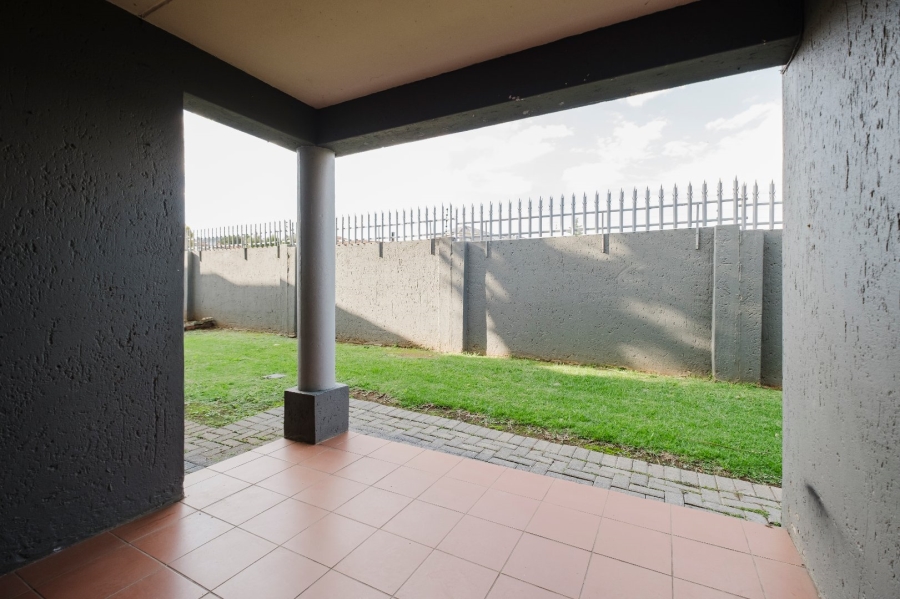 2 Bedroom Property for Sale in Mulbarton Gauteng