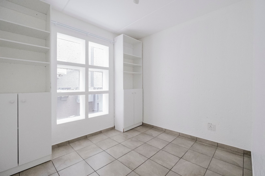 2 Bedroom Property for Sale in Mulbarton Gauteng