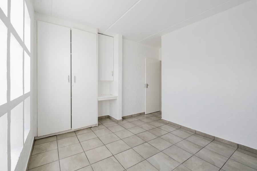 2 Bedroom Property for Sale in Mulbarton Gauteng