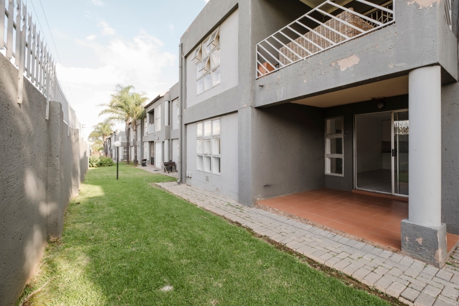 2 Bedroom Property for Sale in Mulbarton Gauteng