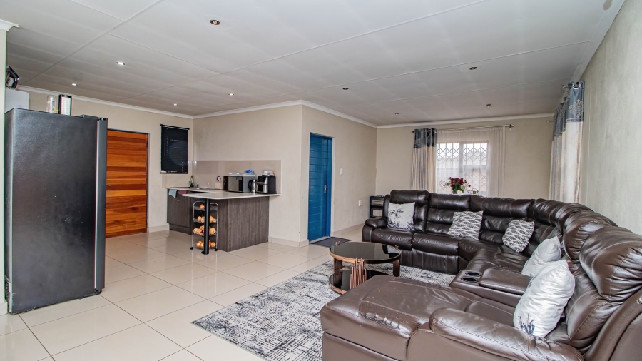 3 Bedroom Property for Sale in Clayville Gauteng