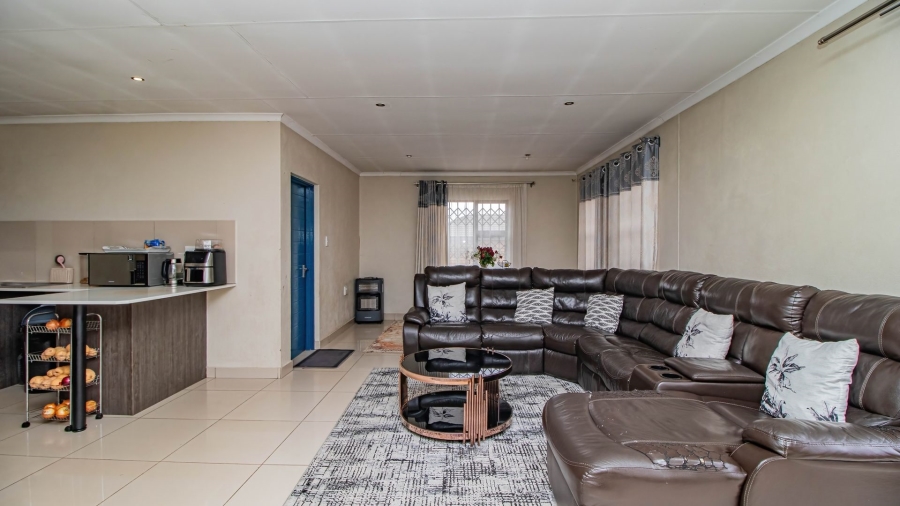 3 Bedroom Property for Sale in Clayville Gauteng