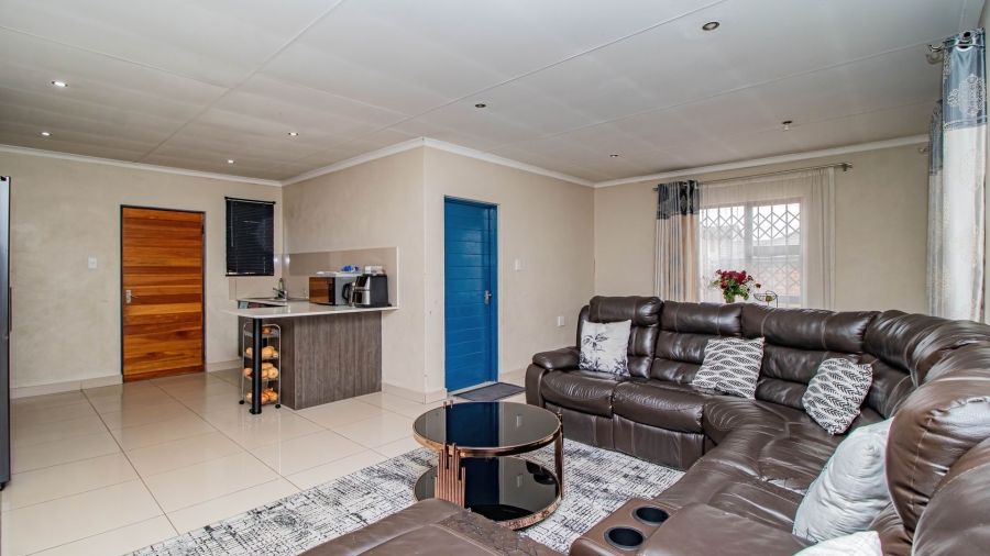 3 Bedroom Property for Sale in Clayville Gauteng
