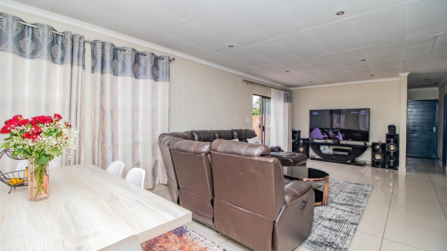 3 Bedroom Property for Sale in Clayville Gauteng