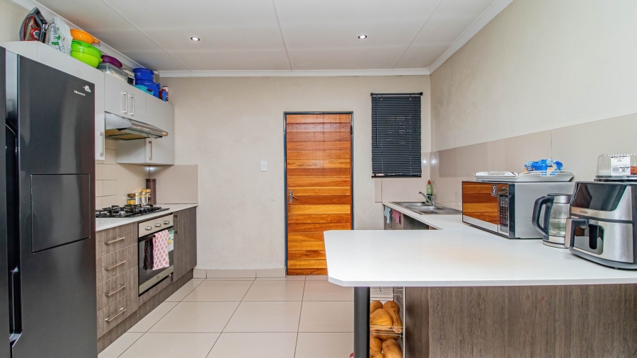 3 Bedroom Property for Sale in Clayville Gauteng