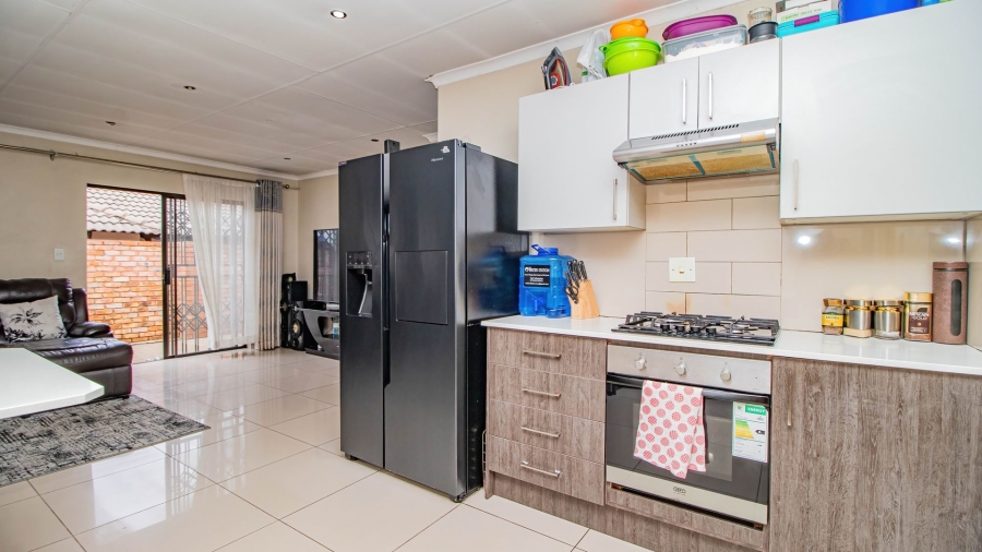 3 Bedroom Property for Sale in Clayville Gauteng