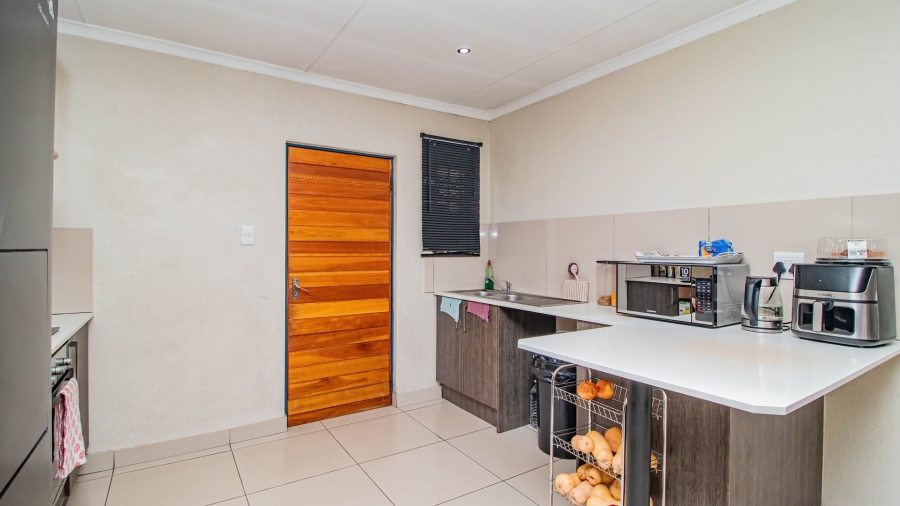 3 Bedroom Property for Sale in Clayville Gauteng
