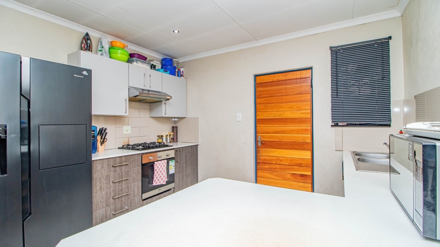 3 Bedroom Property for Sale in Clayville Gauteng