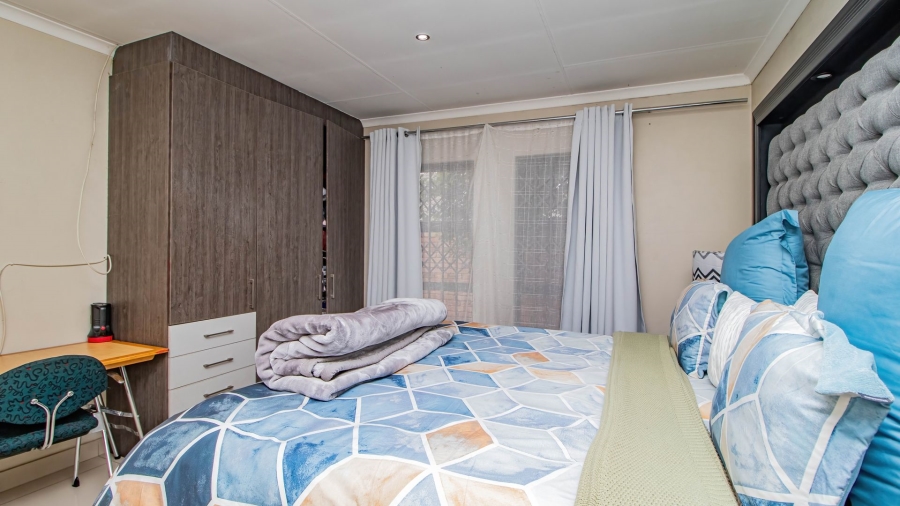 3 Bedroom Property for Sale in Clayville Gauteng