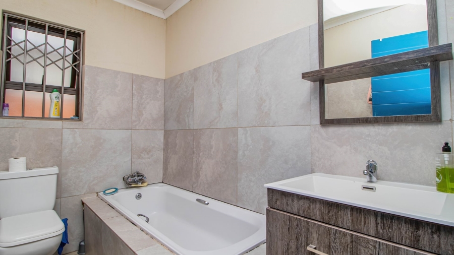 3 Bedroom Property for Sale in Clayville Gauteng
