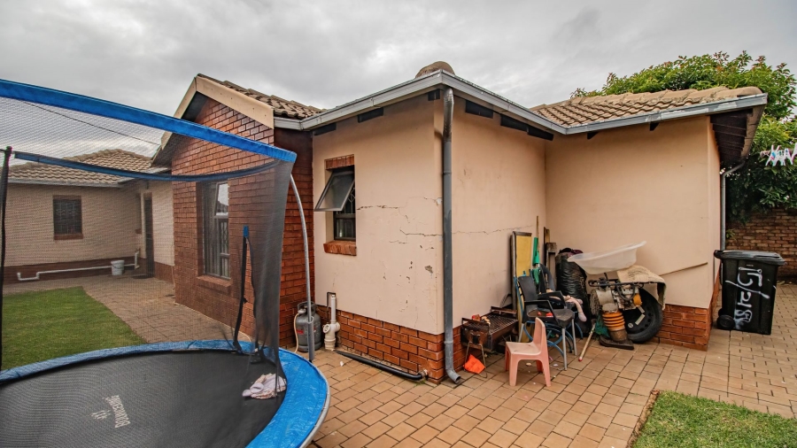 3 Bedroom Property for Sale in Clayville Gauteng