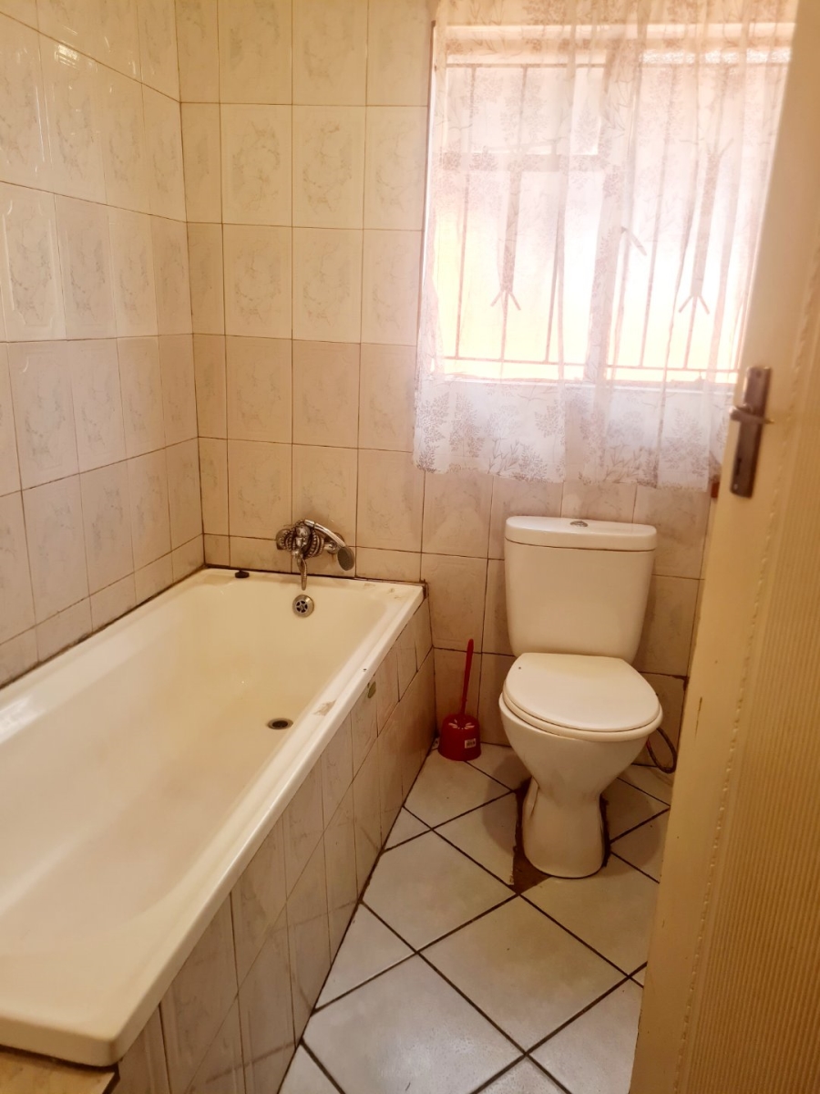 To Let 3 Bedroom Property for Rent in Sharpeville Gauteng