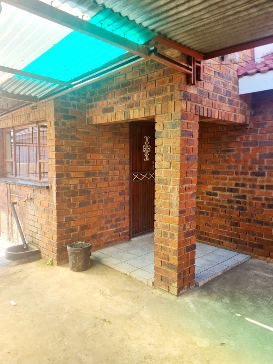 To Let 3 Bedroom Property for Rent in Sharpeville Gauteng