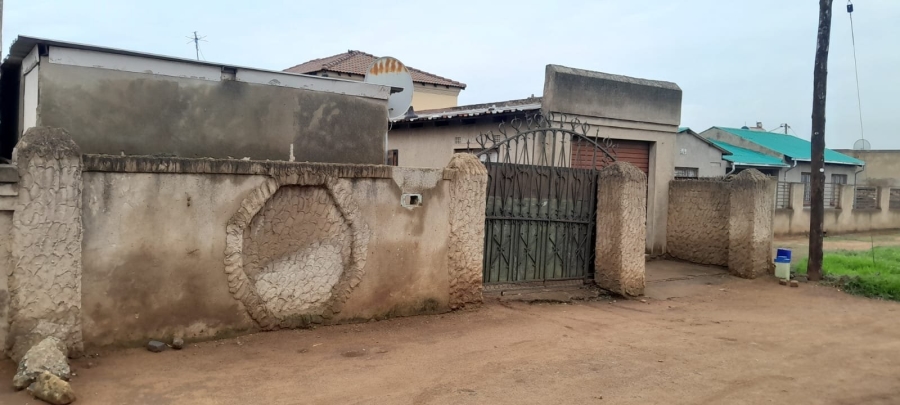 1 Bedroom Property for Sale in Kwenele Gauteng