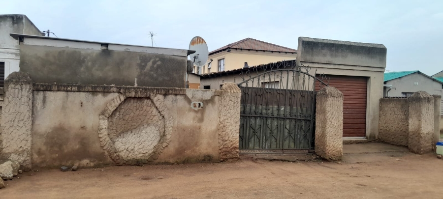 1 Bedroom Property for Sale in Kwenele Gauteng