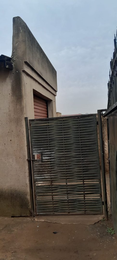 1 Bedroom Property for Sale in Kwenele Gauteng