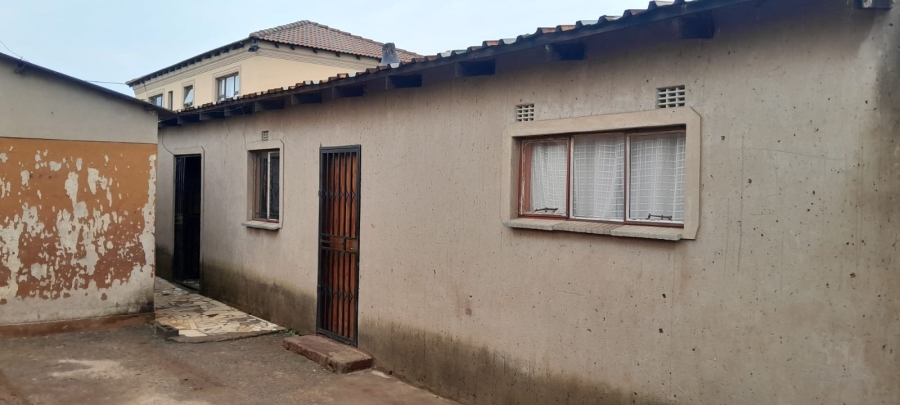 1 Bedroom Property for Sale in Kwenele Gauteng