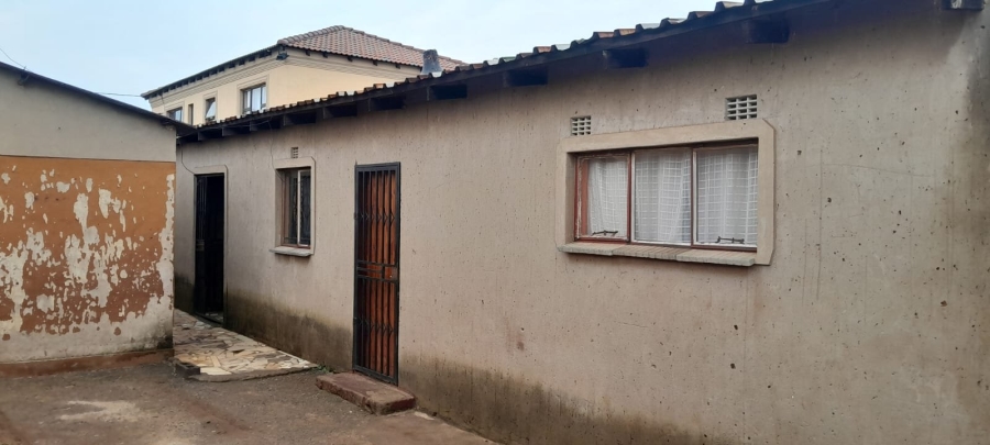 1 Bedroom Property for Sale in Kwenele Gauteng