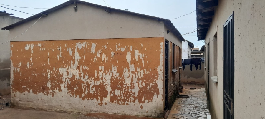 1 Bedroom Property for Sale in Kwenele Gauteng