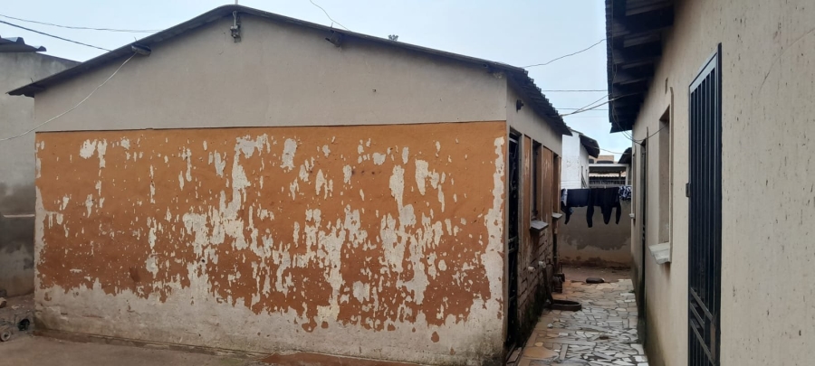 1 Bedroom Property for Sale in Kwenele Gauteng
