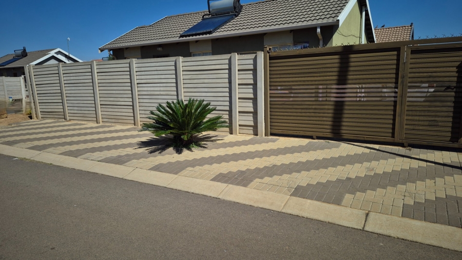 3 Bedroom Property for Sale in Sky City Gauteng