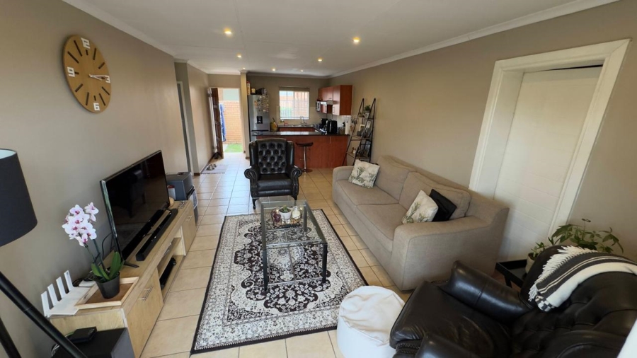 2 Bedroom Property for Sale in The Reeds Gauteng