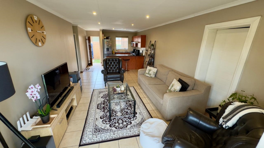 2 Bedroom Property for Sale in The Reeds Gauteng