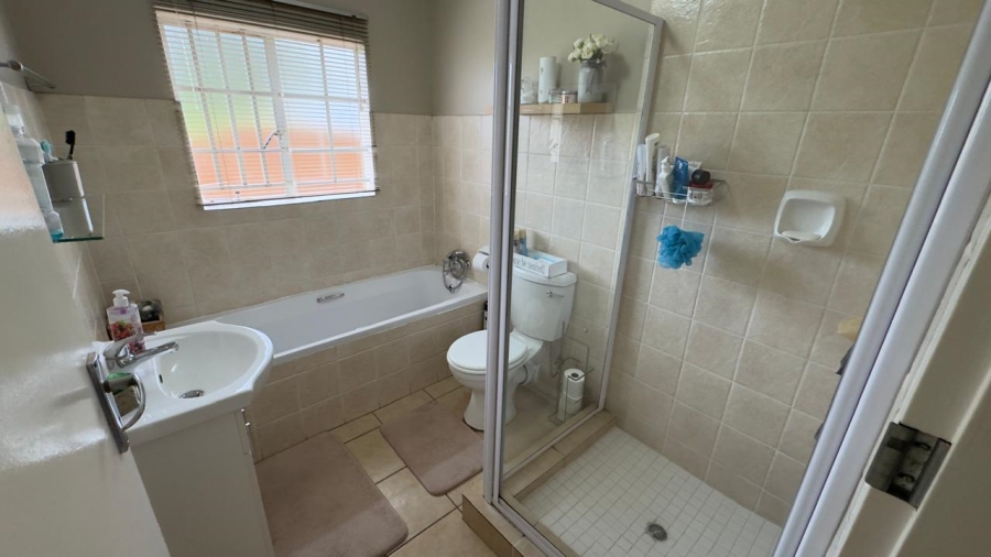 2 Bedroom Property for Sale in The Reeds Gauteng
