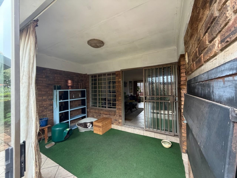 2 Bedroom Property for Sale in Rooihuiskraal North Gauteng