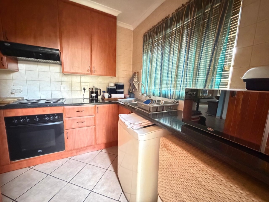2 Bedroom Property for Sale in Rooihuiskraal North Gauteng
