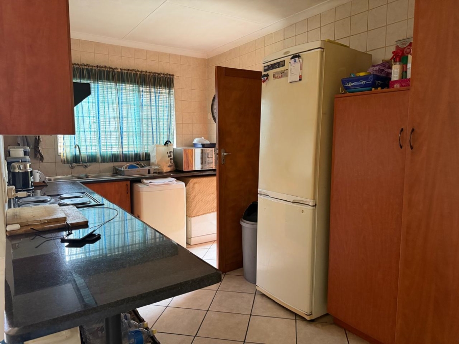 2 Bedroom Property for Sale in Rooihuiskraal North Gauteng