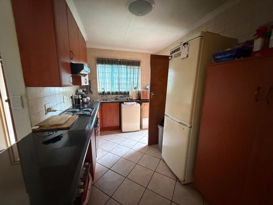2 Bedroom Property for Sale in Rooihuiskraal North Gauteng