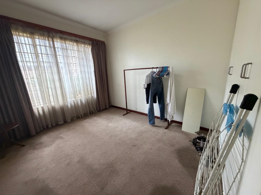 2 Bedroom Property for Sale in Rooihuiskraal North Gauteng