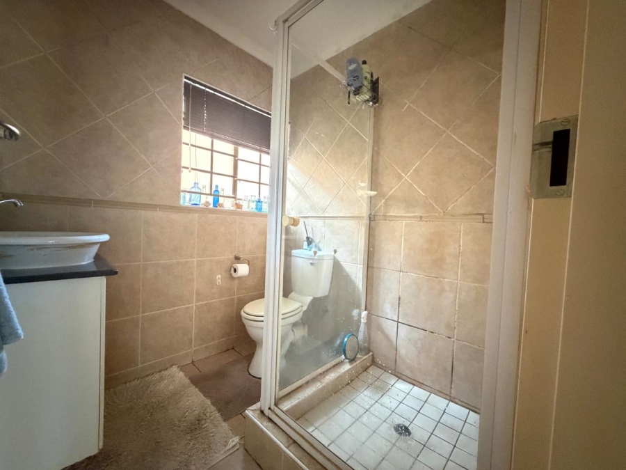 2 Bedroom Property for Sale in Rooihuiskraal North Gauteng