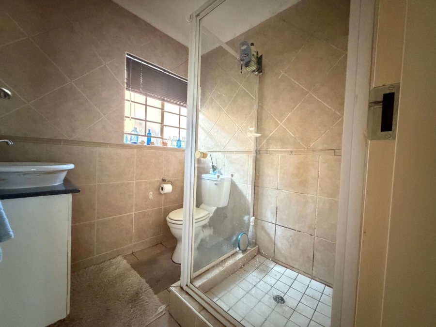 2 Bedroom Property for Sale in Rooihuiskraal North Gauteng