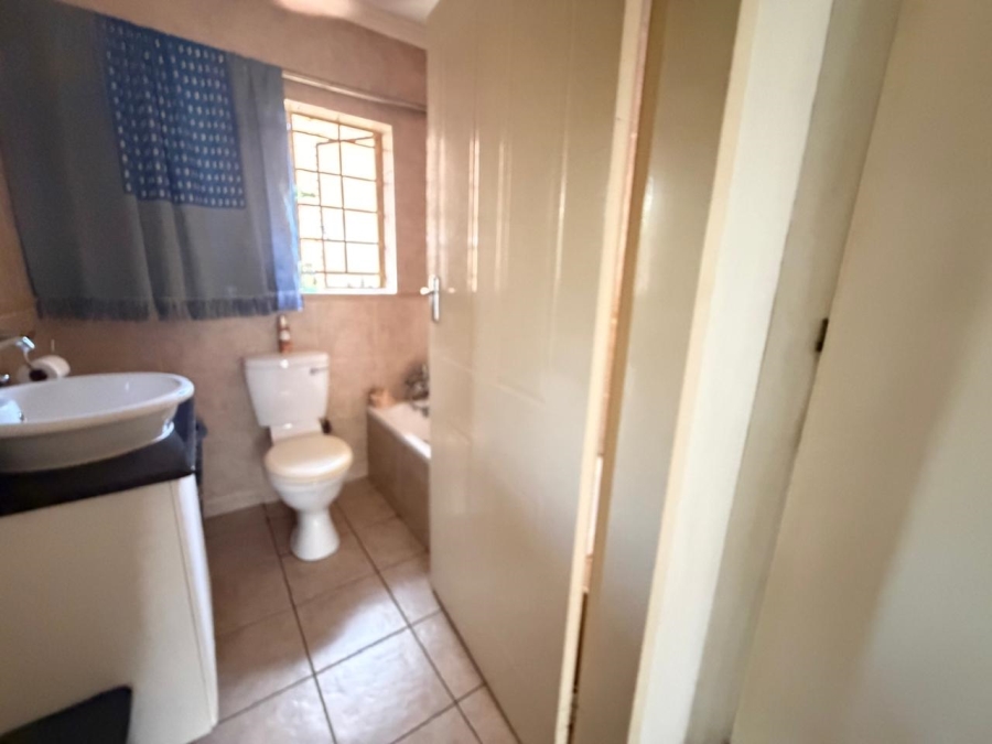 2 Bedroom Property for Sale in Rooihuiskraal North Gauteng