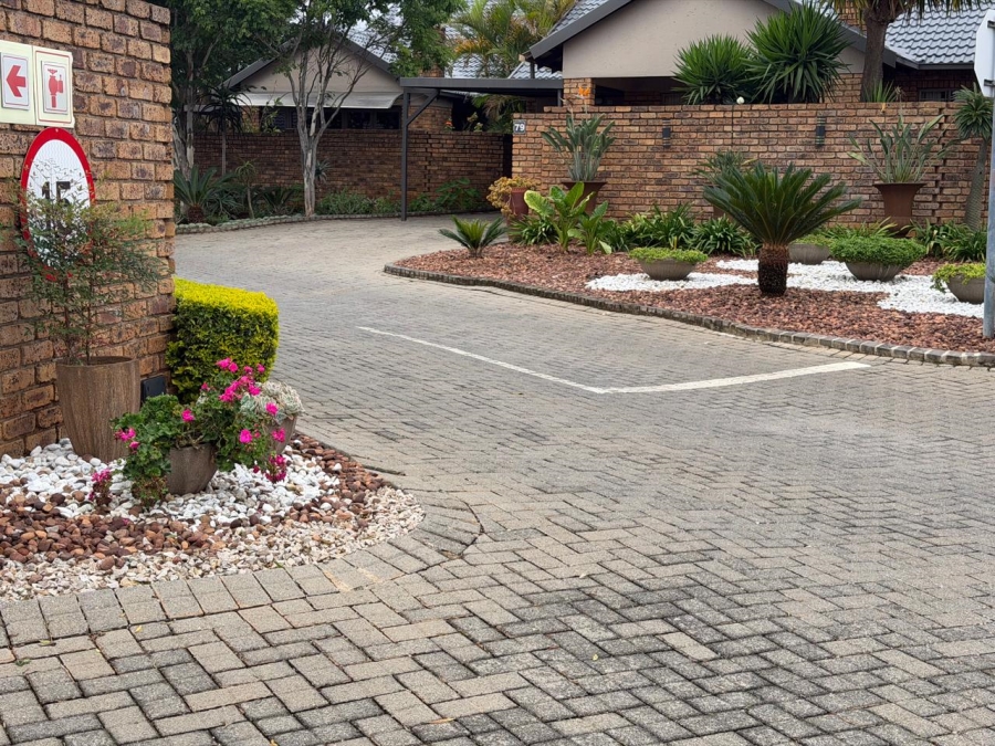 2 Bedroom Property for Sale in Rooihuiskraal North Gauteng