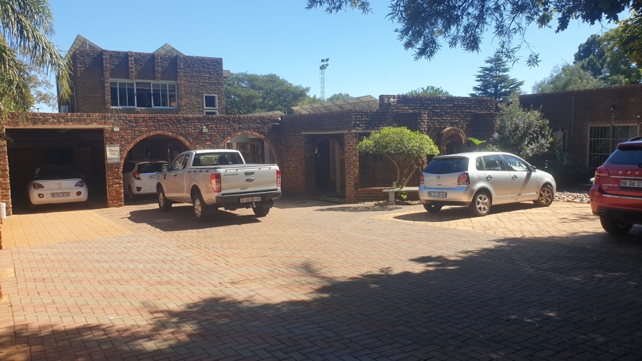 5 Bedroom Property for Sale in Eldoraigne Gauteng