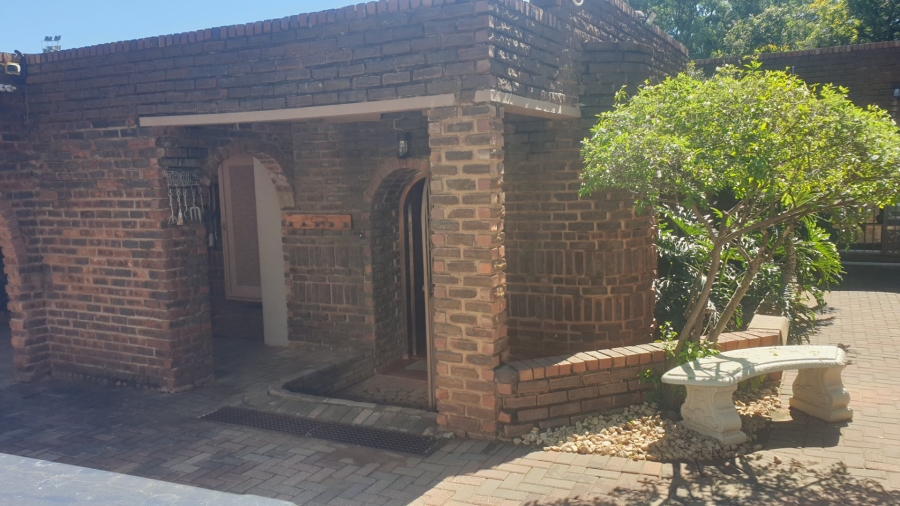 5 Bedroom Property for Sale in Eldoraigne Gauteng
