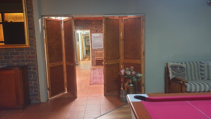 5 Bedroom Property for Sale in Eldoraigne Gauteng
