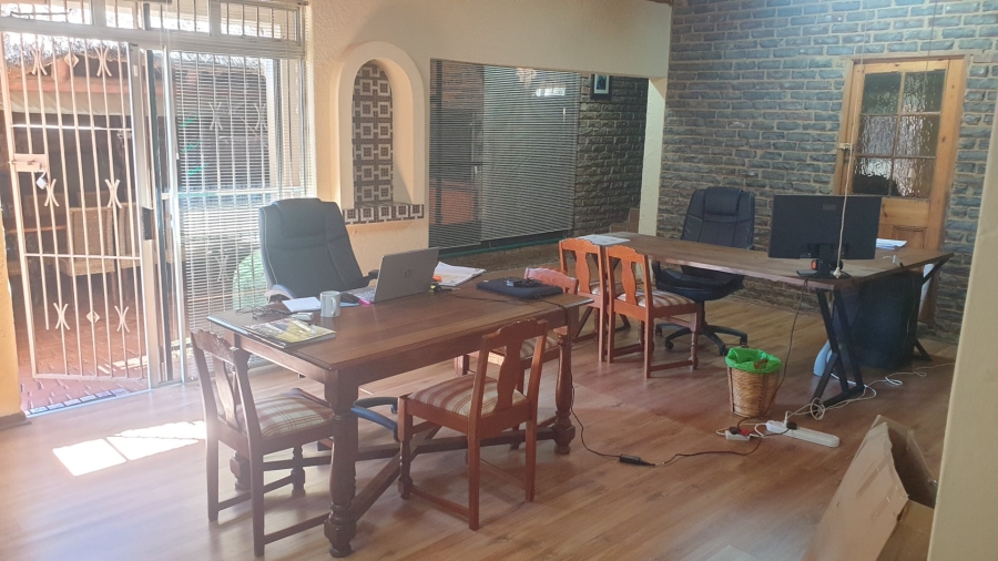 5 Bedroom Property for Sale in Eldoraigne Gauteng