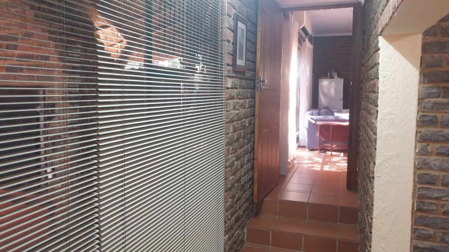 5 Bedroom Property for Sale in Eldoraigne Gauteng
