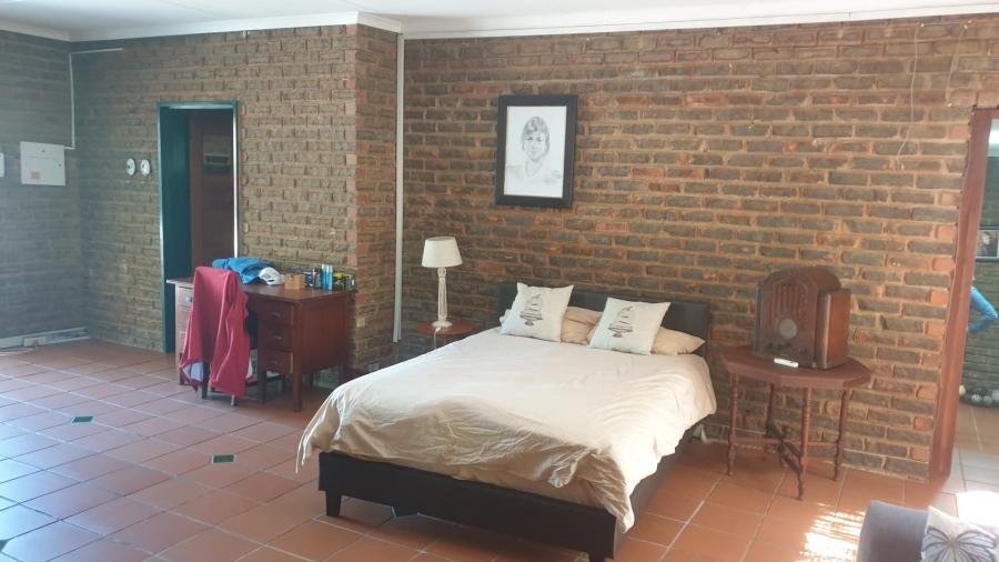 5 Bedroom Property for Sale in Eldoraigne Gauteng