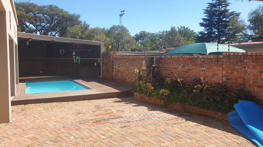 5 Bedroom Property for Sale in Eldoraigne Gauteng