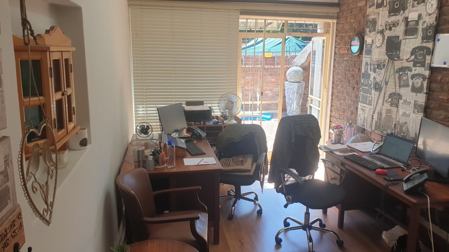 5 Bedroom Property for Sale in Eldoraigne Gauteng