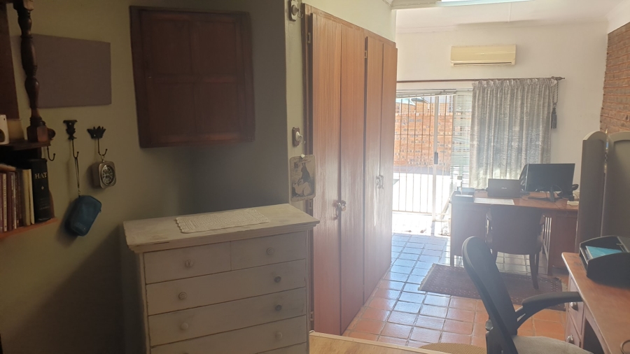 5 Bedroom Property for Sale in Eldoraigne Gauteng