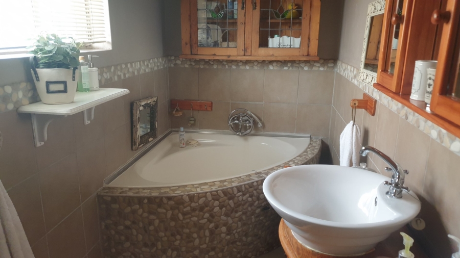 5 Bedroom Property for Sale in Eldoraigne Gauteng